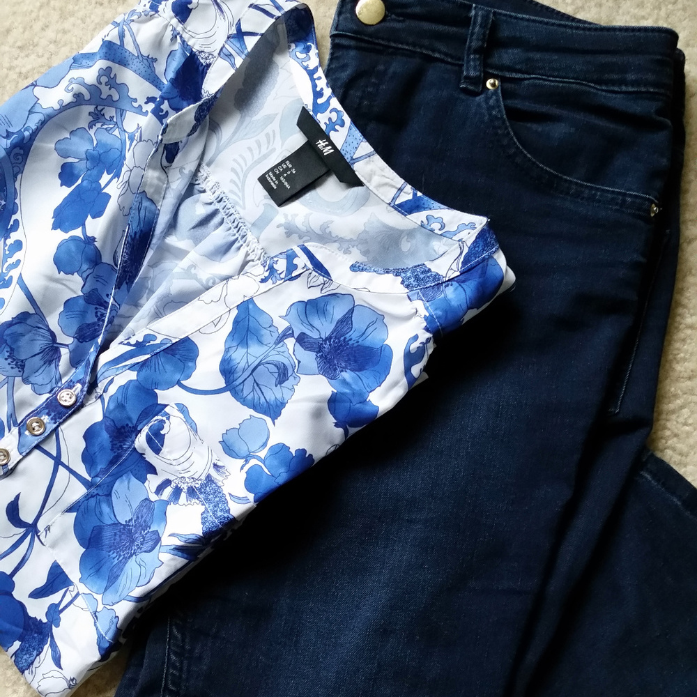 H&M Sleeveless Blue Floral Blouse